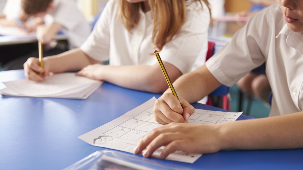 Առկա աշխատանքներ միջին և ավագ դպրոցի աշակերտների հետ