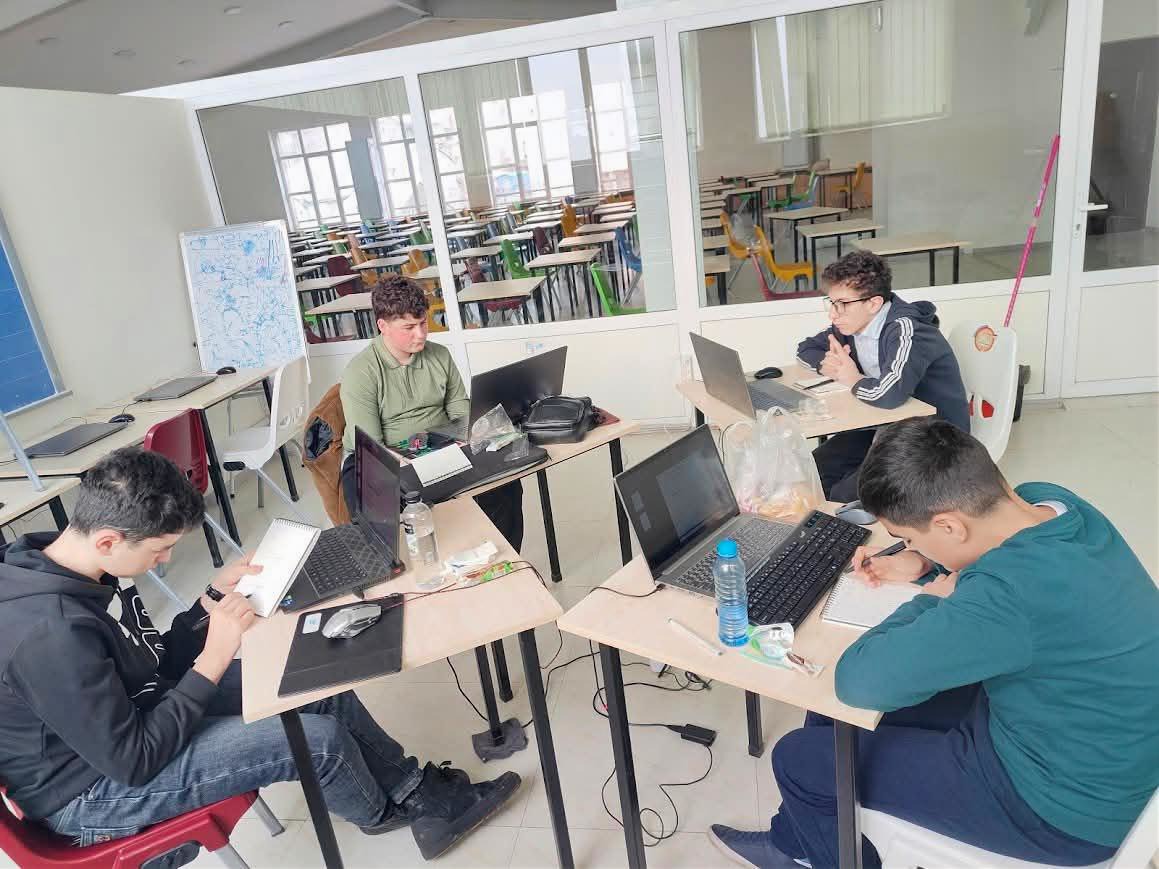 ԵՐԿՈՒ ՄԵԴԱԼ «ՔՎԱՆՏ» ՎԱՐԺԱՐԱՆԻՆ՝ ՄԻՋԱԶԳԱՅԻՆ InfO(1)Cup ՄՐՑՈՒՅԹԻՑ