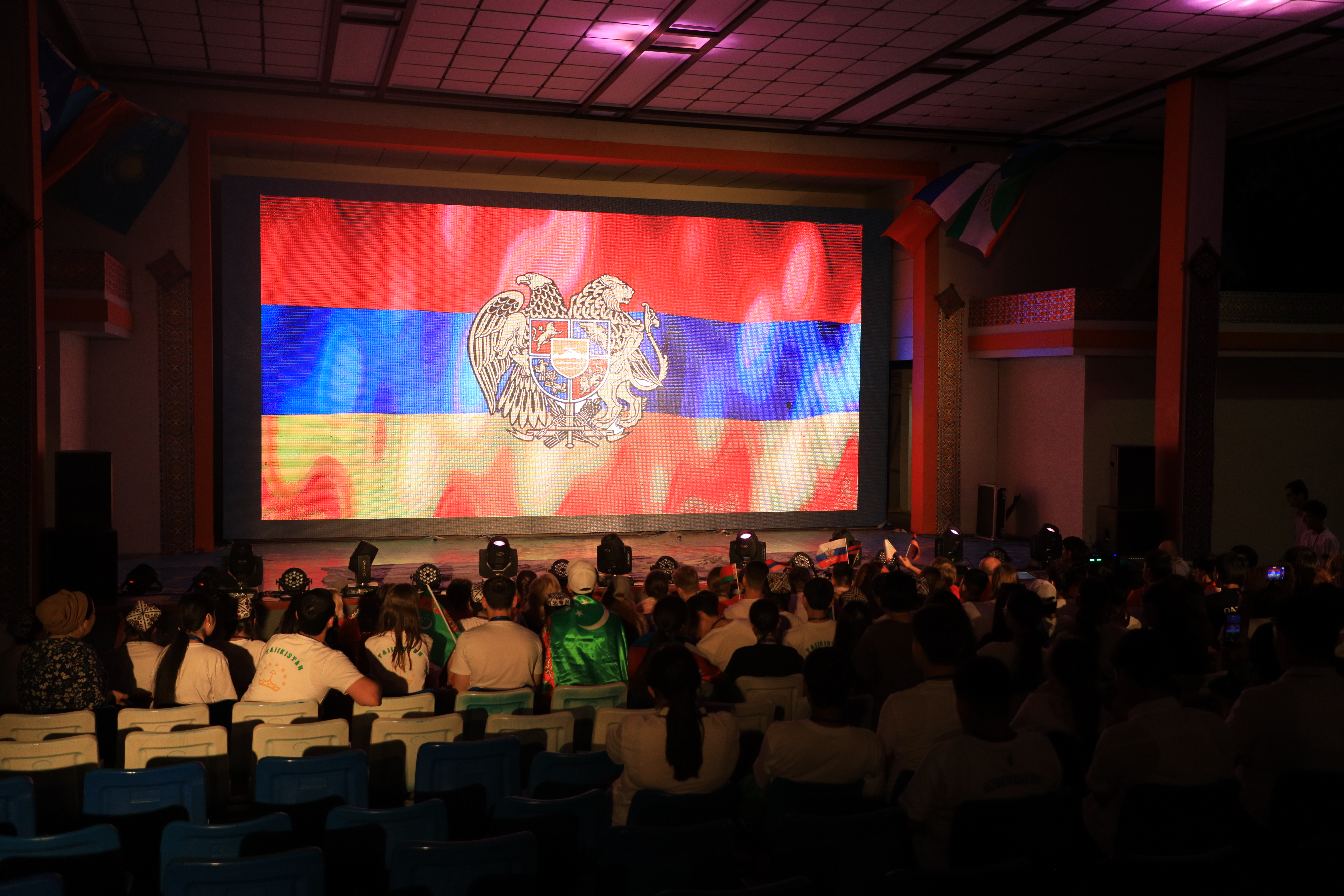 ՔՎԱՆՏԱԿԱՆՆԵՐԸ ՊԱՏՎՈՎ ՆԵՐԿԱՅԱՑԱՆ ՄԻՋԱԶԳԱՅԻՆ ՖՈՐՈՒՄՈՒՄ